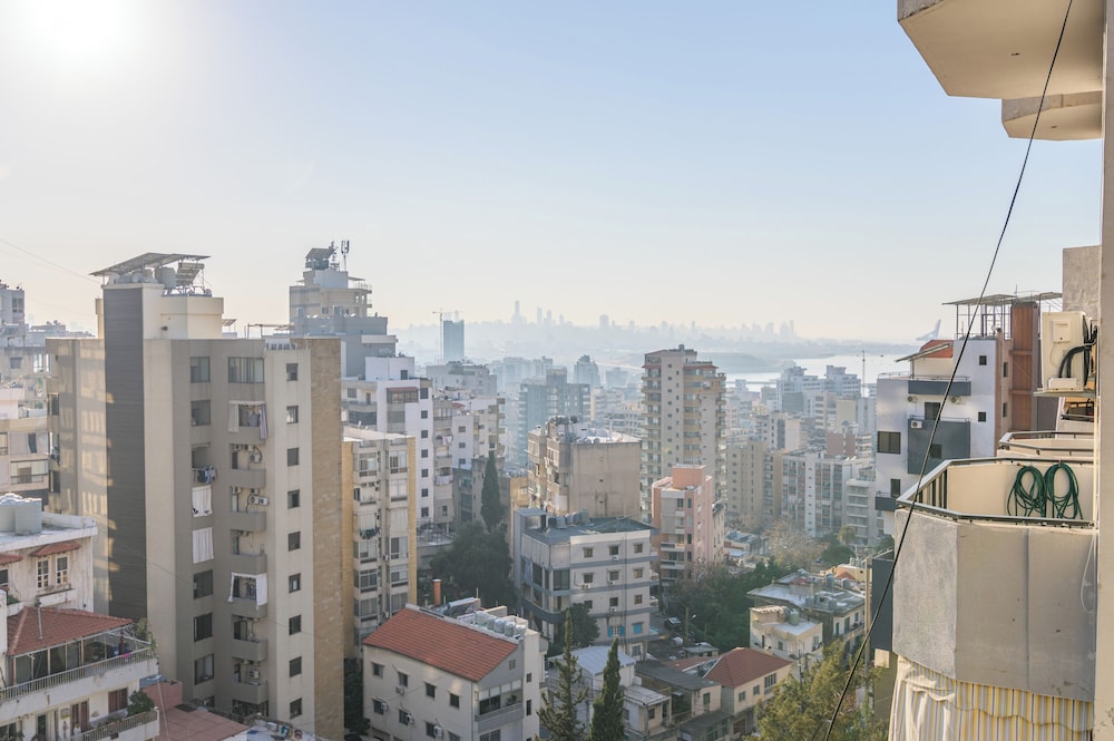 Elevate - Sleek 2-BR Apt by Santa Maria, Jal el Dib