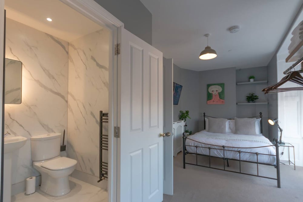 Stunning Sea View Georgian Retreat by Adliv