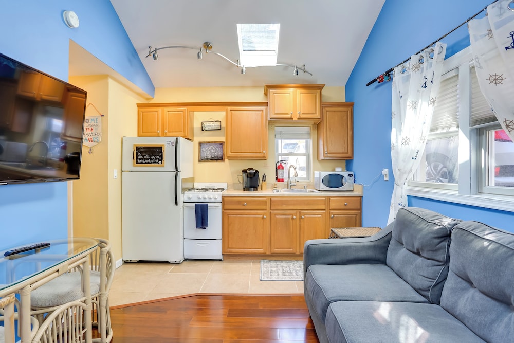 Greenwood Lake Cottage w/ Shared Dock & Hot Tub!