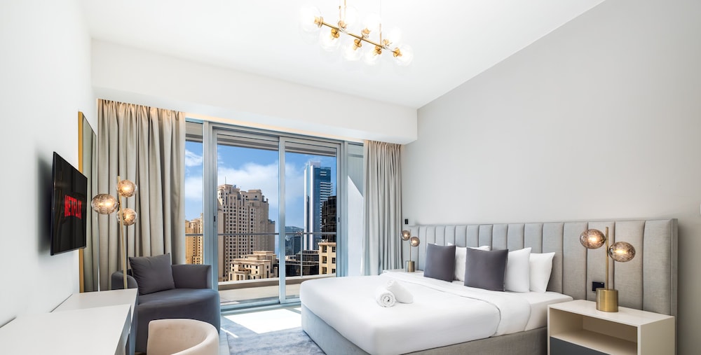 LUX The Premium Marina Sea View Suite