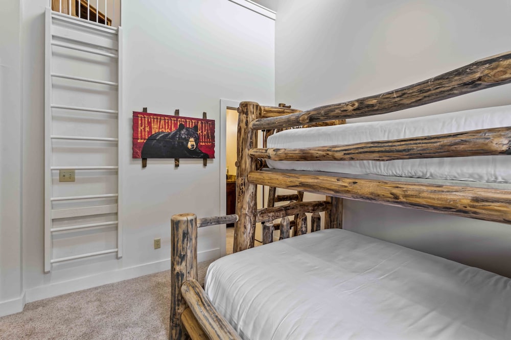1733 - Daystar Three Bedroom with Spa 3 Condo