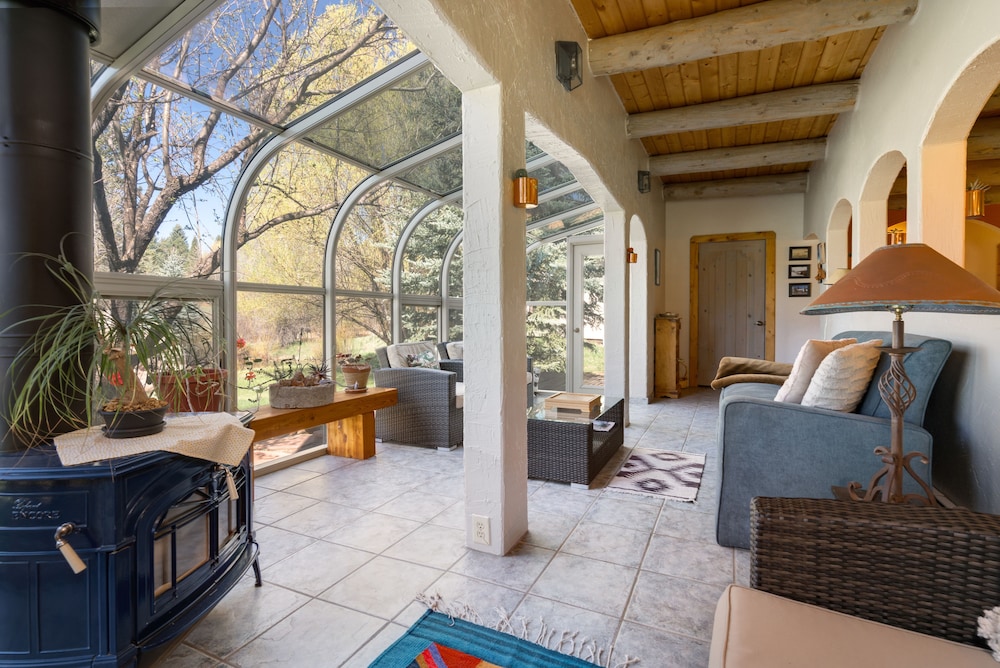 Mariposa Lodge B&B