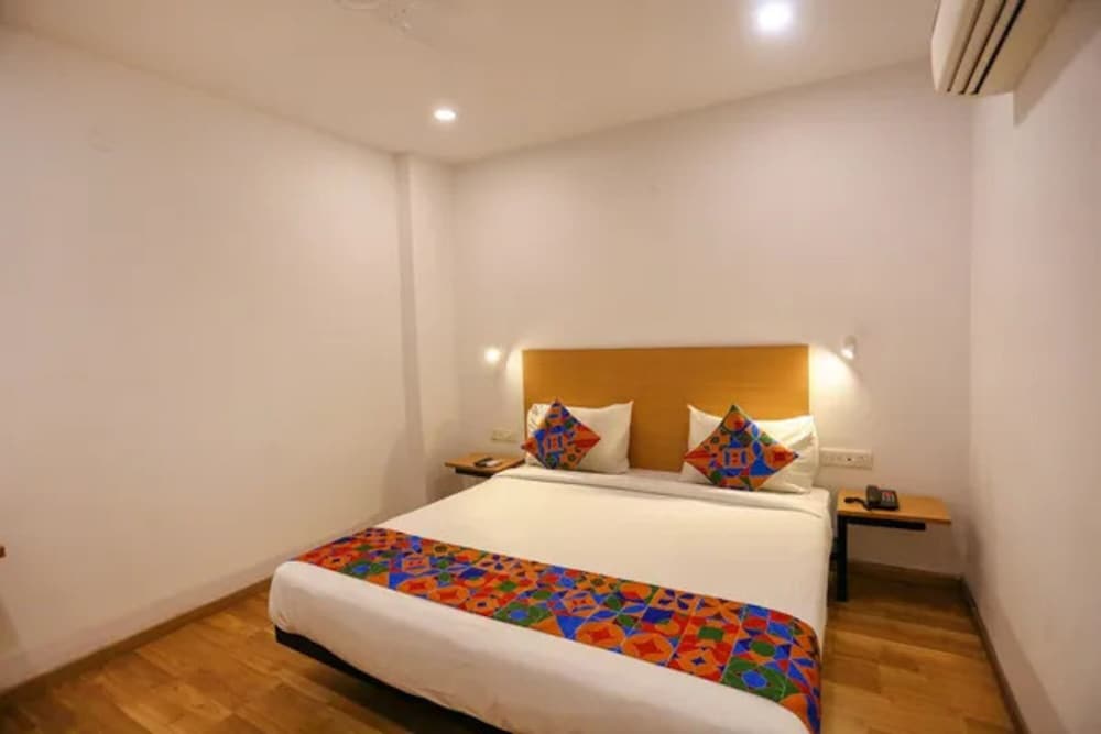 Fabhotel Omax