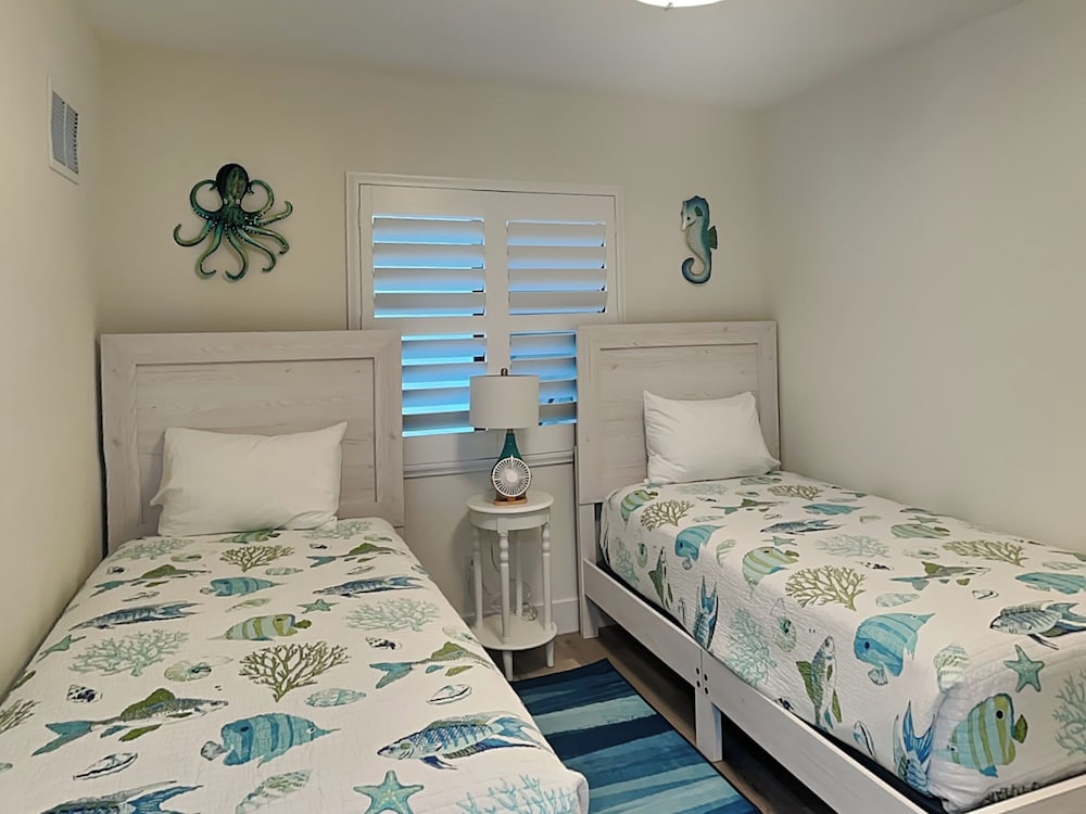 Seaside 4 by Distinctive Beach Rentals