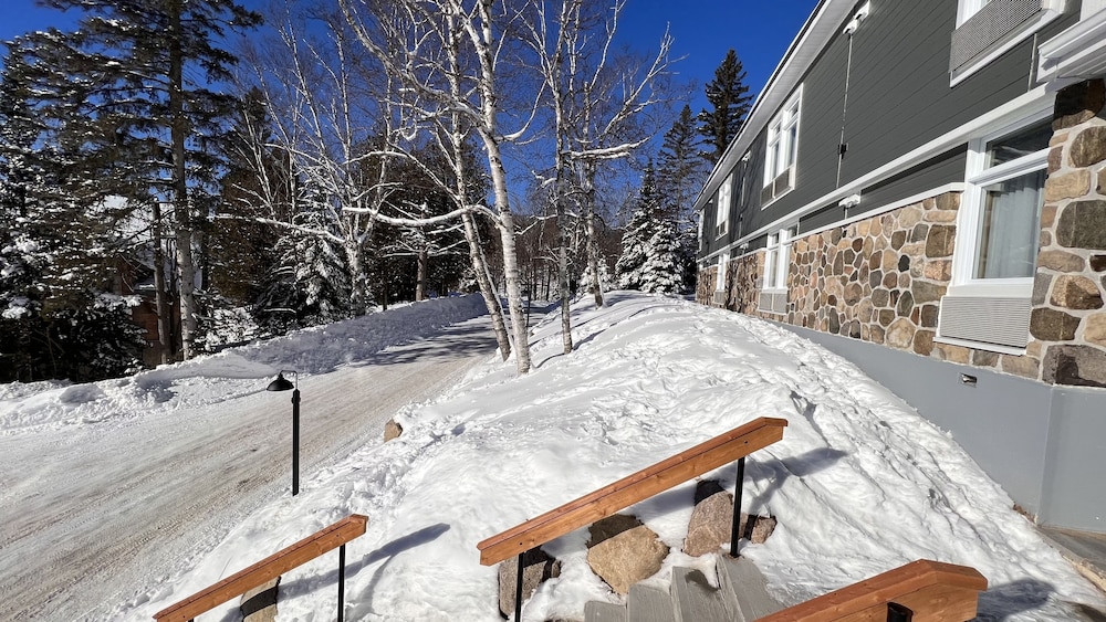 Hotel Far Hills - Image 1