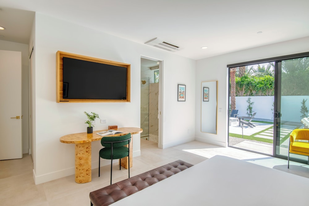 The Polo Villas by AvantStay – Modern Oasis Near Empire Polo Club