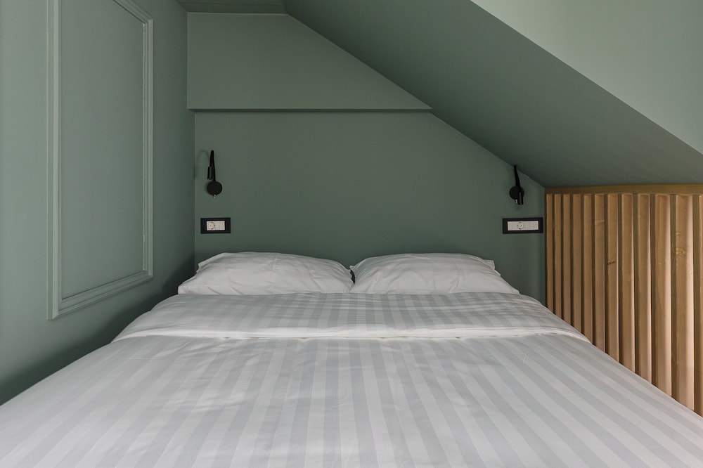 OPAL Lake Suites