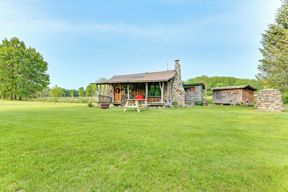 5-acre Kingston Getaway: Pond, Peacocks & Fire Pit