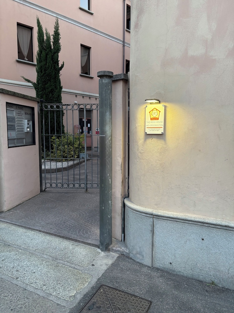 The Central Rock Inn camere con bagno privato self check in