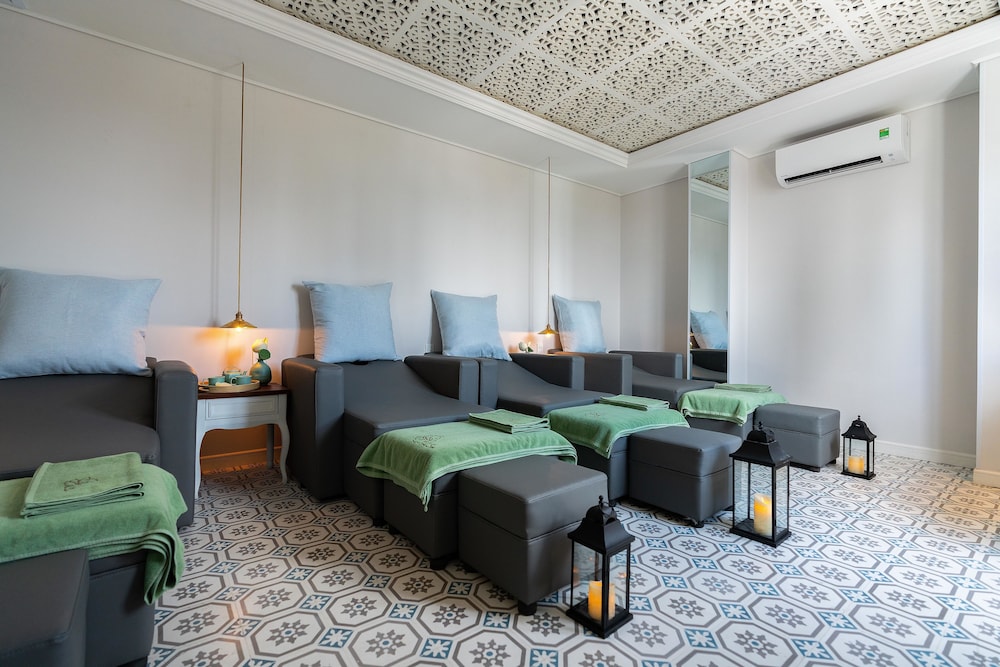 Au Lac Charner Hotel 35