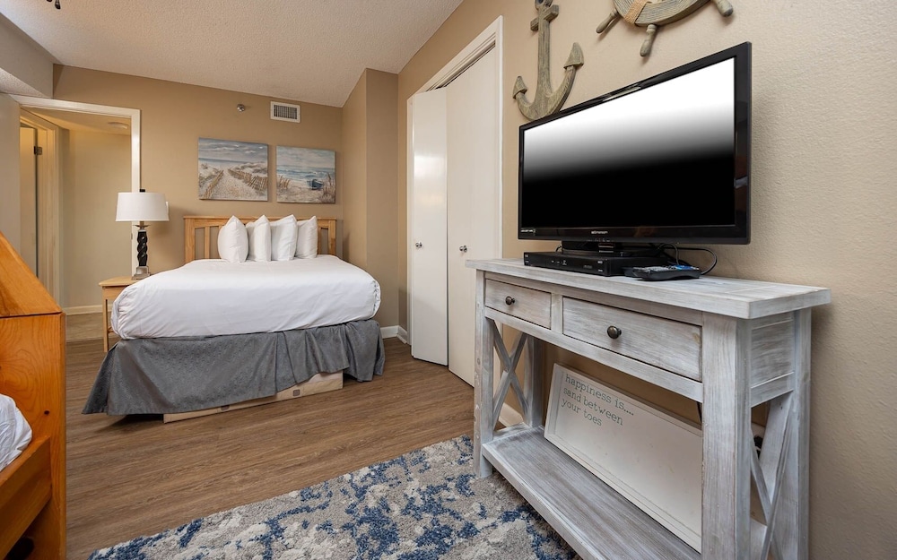 Phoenix East 2 2061 3 Bedroom Condo
