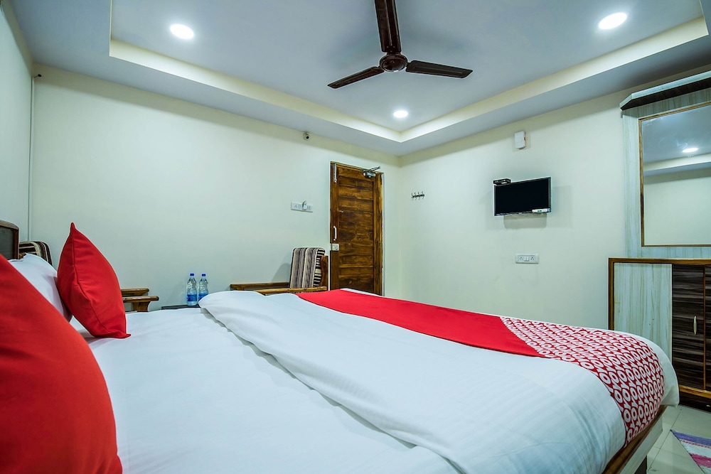 OYO 12973 Hotel Crystal