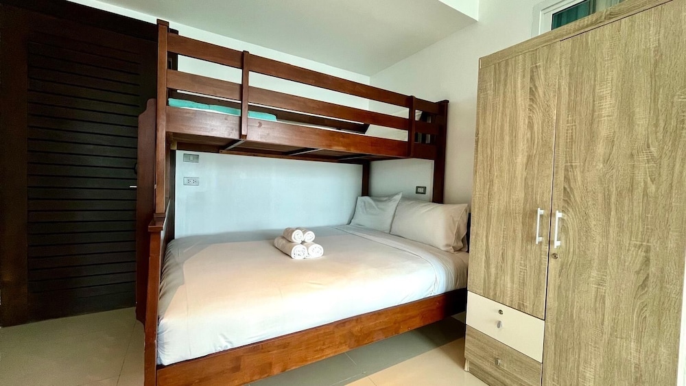 Emerald 702 - Triplex Penthouse With Stunning View