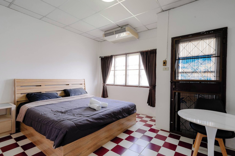 Charming 2-bedroom House in Hua Hin Soi 80,12-minute Walk to Beach