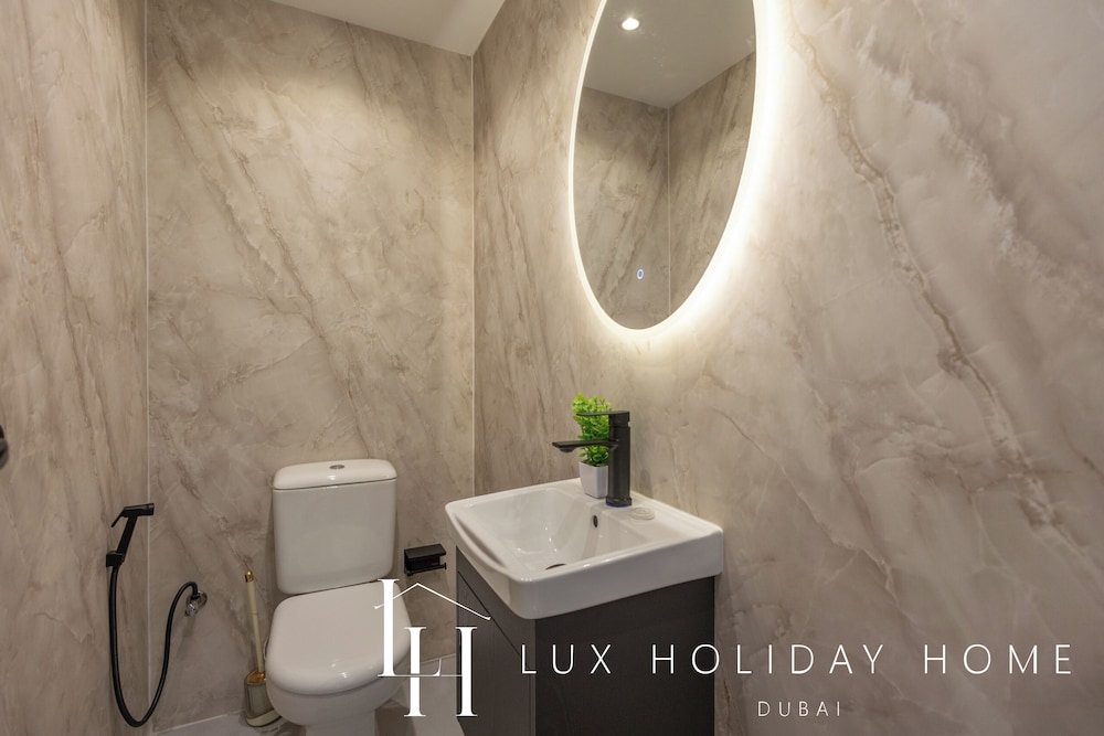 LUX The Marina View Suite 3