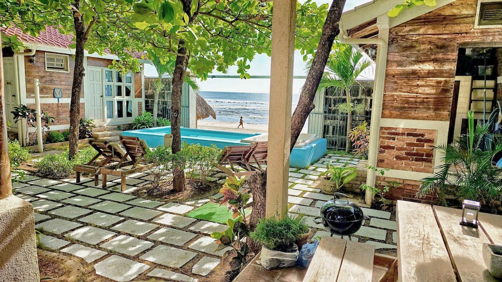 2 Casitas for 8 Guests on Beach Front w Pool AC