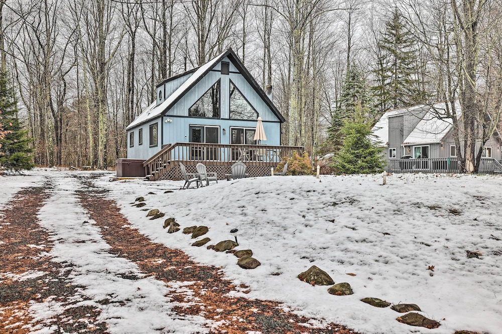 Walk to Arrowhead Lake: Cabin w/ Private Hot Tub! view 3