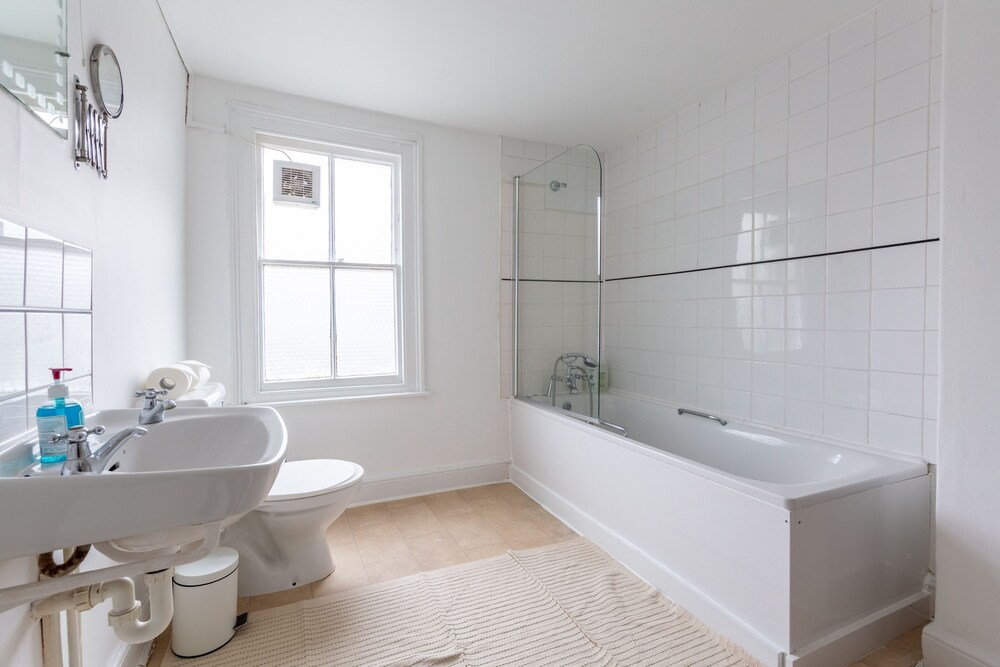 Spacious 3 Bedroom House With Garden - Hammersmith