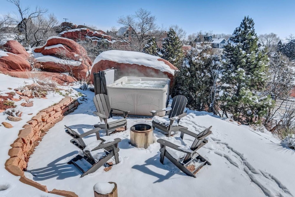 4BR Mtn Viewsgarden of the Godshot Tub, Firepit