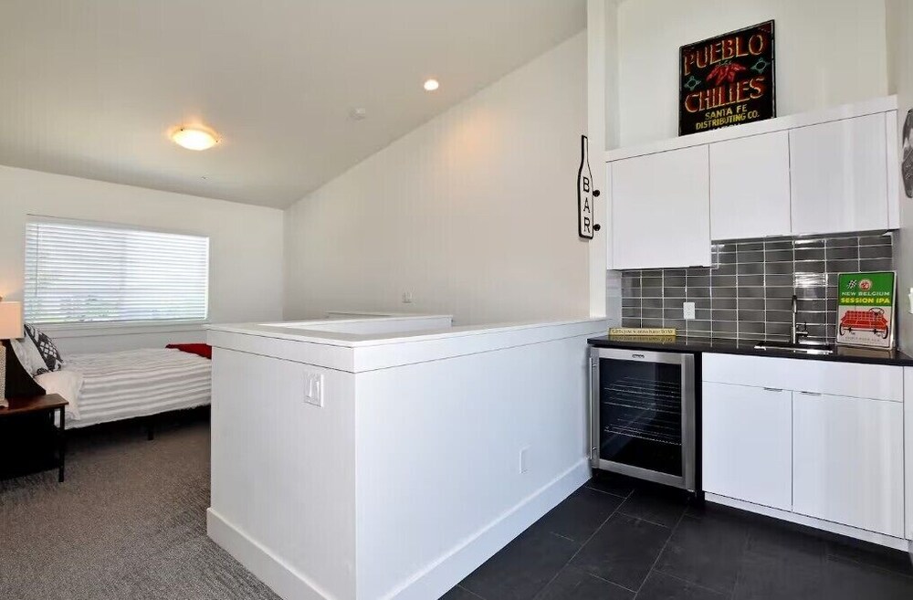 Elegant Mountain Haven - King Bed & Fireplaces