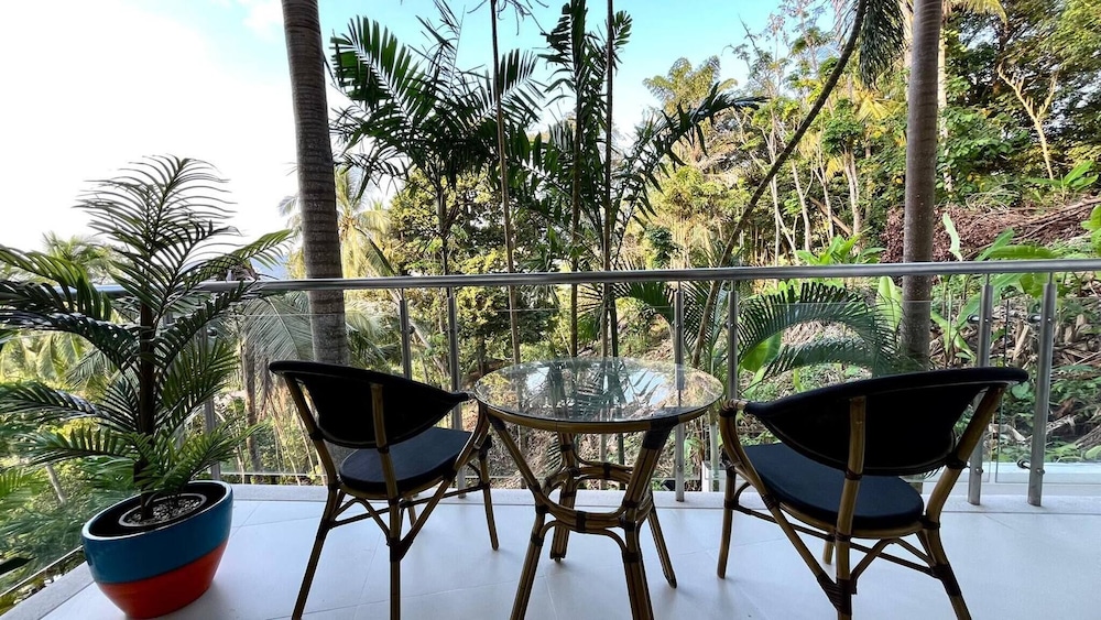 B6 - 1 Bdr Modern Condo With Balcony and Pool, Karon