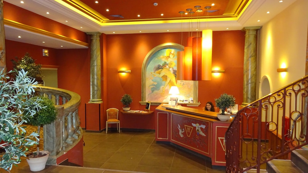 Lobby & Reception