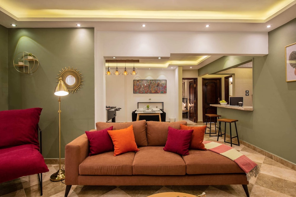 Xuru Stays I Play Foosball & Do Yoga - 1 BR Apt. 5 Min To Airport