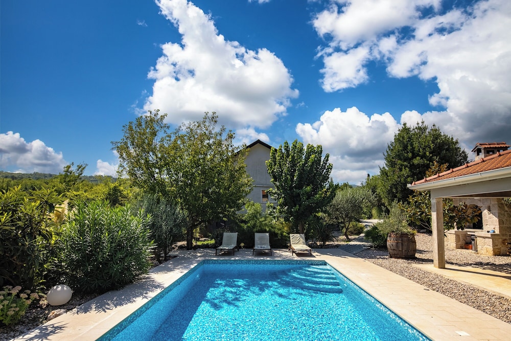 Holiday Home Ljubica With Pool