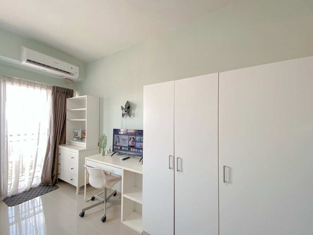 Contemporary Designed Studio Apartment Park View Condominium