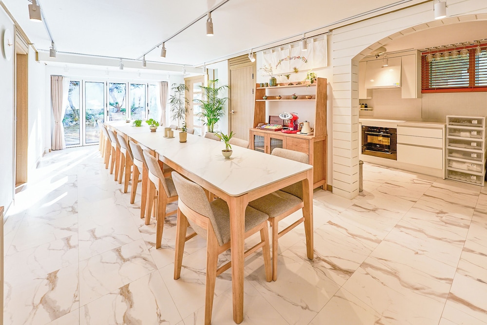 SA Tailored Serviced Home near Metro