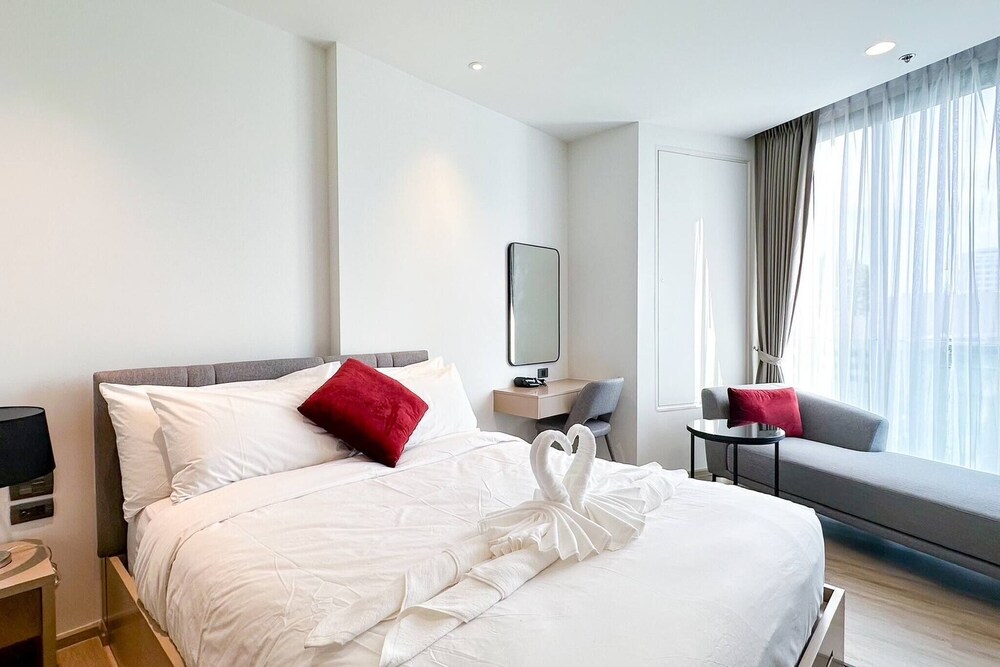 Elegant Room With Roof Top Pool - Best In Pattaya