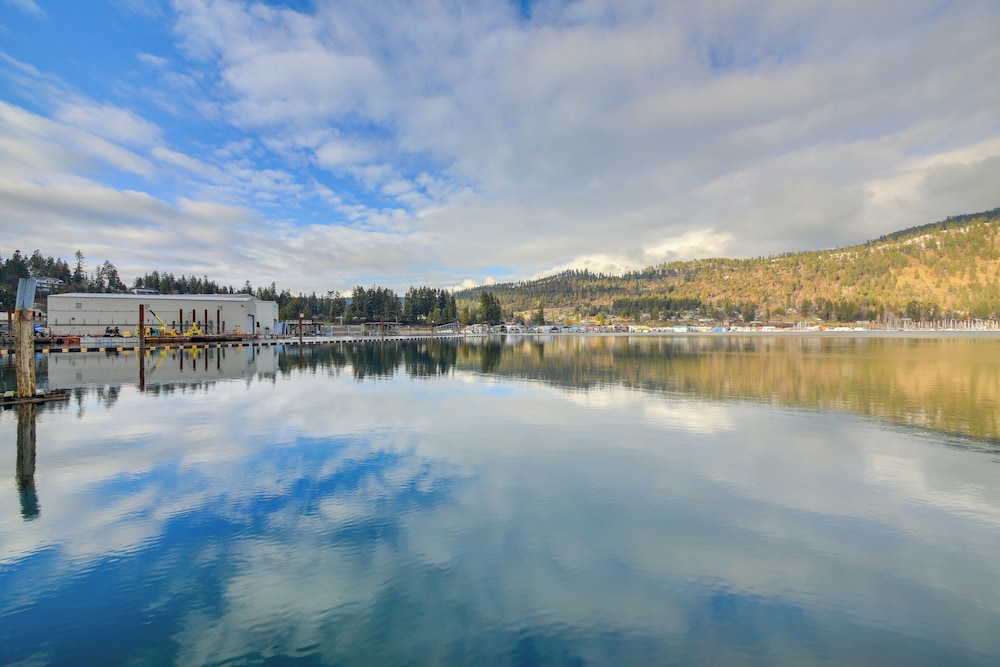 Boat, Fish, Swim: Lake Pend Oreille Gem w/ Deck!