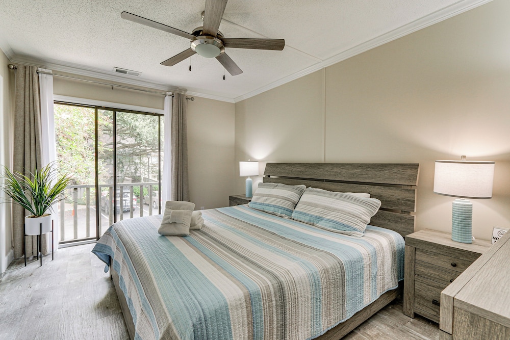 Walk to Folly Field Beach: Condo w/ Pool Access