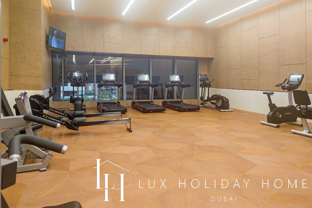 LUX Iconic Views at Palm Tower Studio
