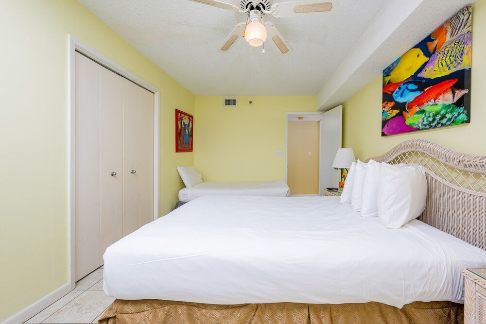 Phoenix Iv 4095 3 Bedroom Condo
