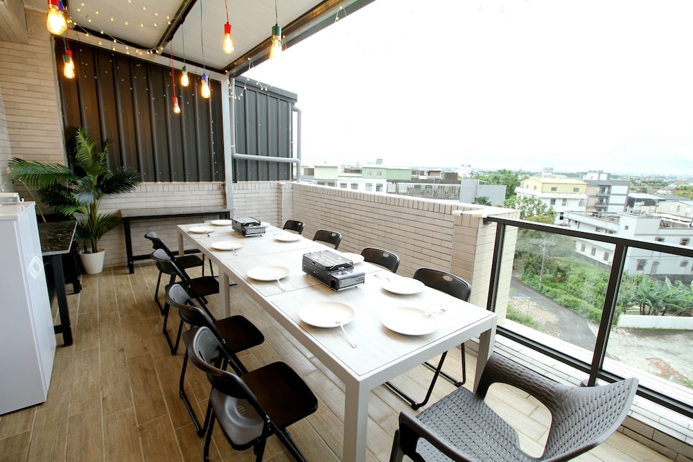 Mooon House