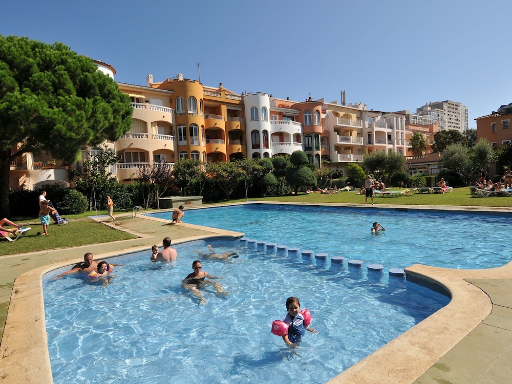 Holiday Apartment in a Complex near Sea photo 5