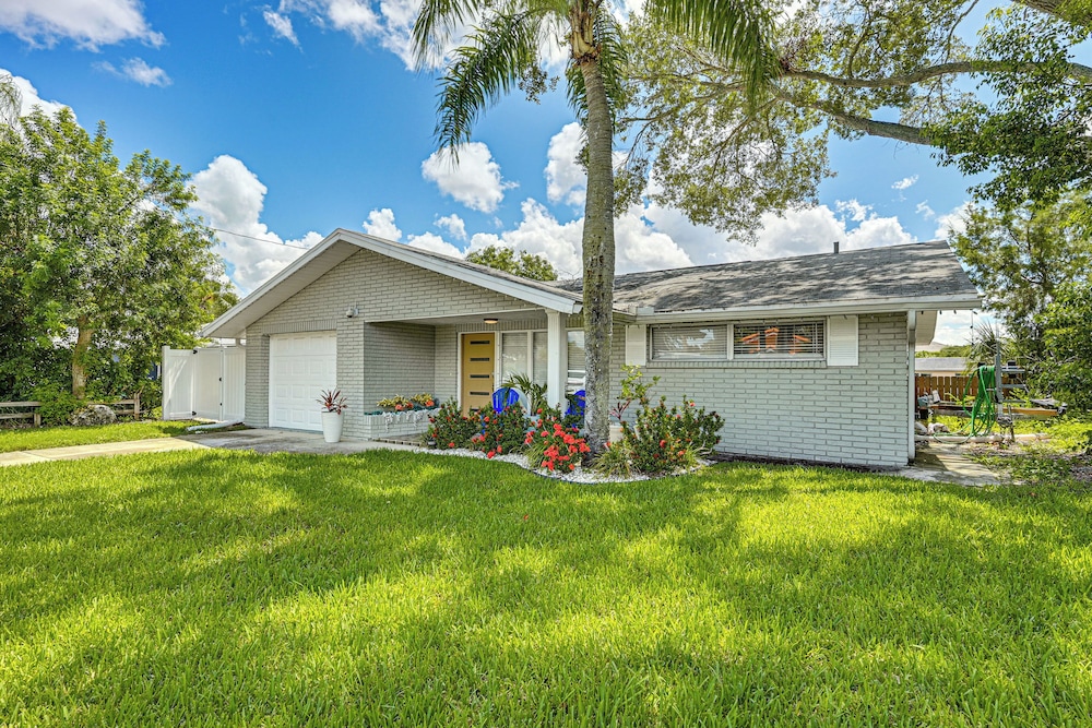 Swim, Fish & Relax: Port Richey Gem w/ Yard!