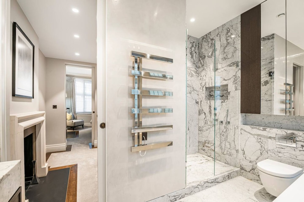 Mayfair Home Private Parking Central AC