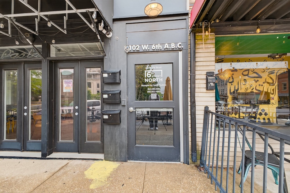 Stylish Downtown Unit With Historic Charm 2 Bedroom Apts