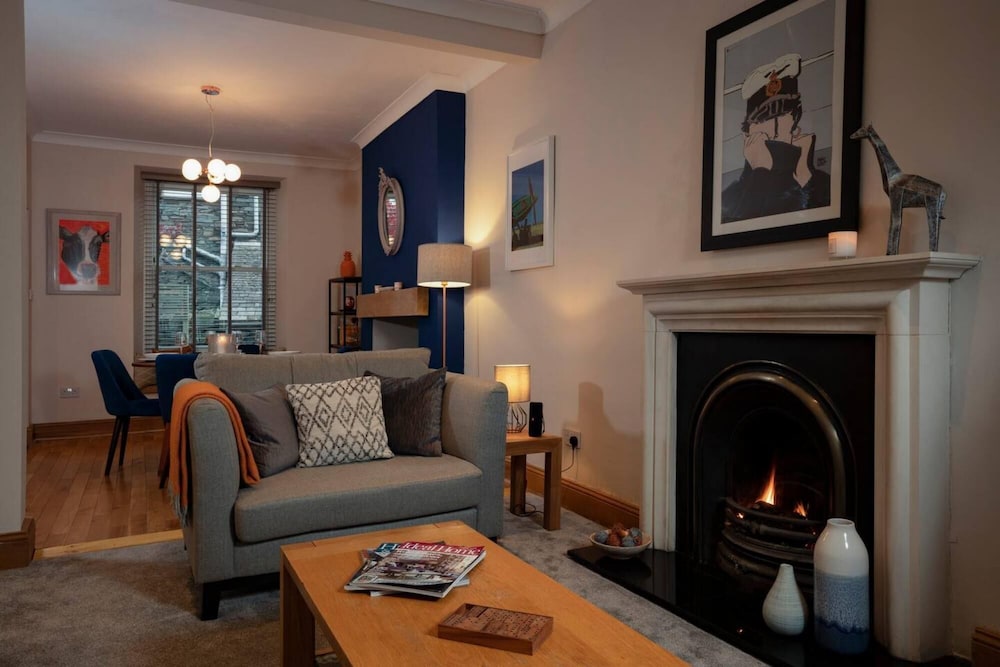 2BR - 1 5BA - Town Centre - Parking - Ambleside view 3
