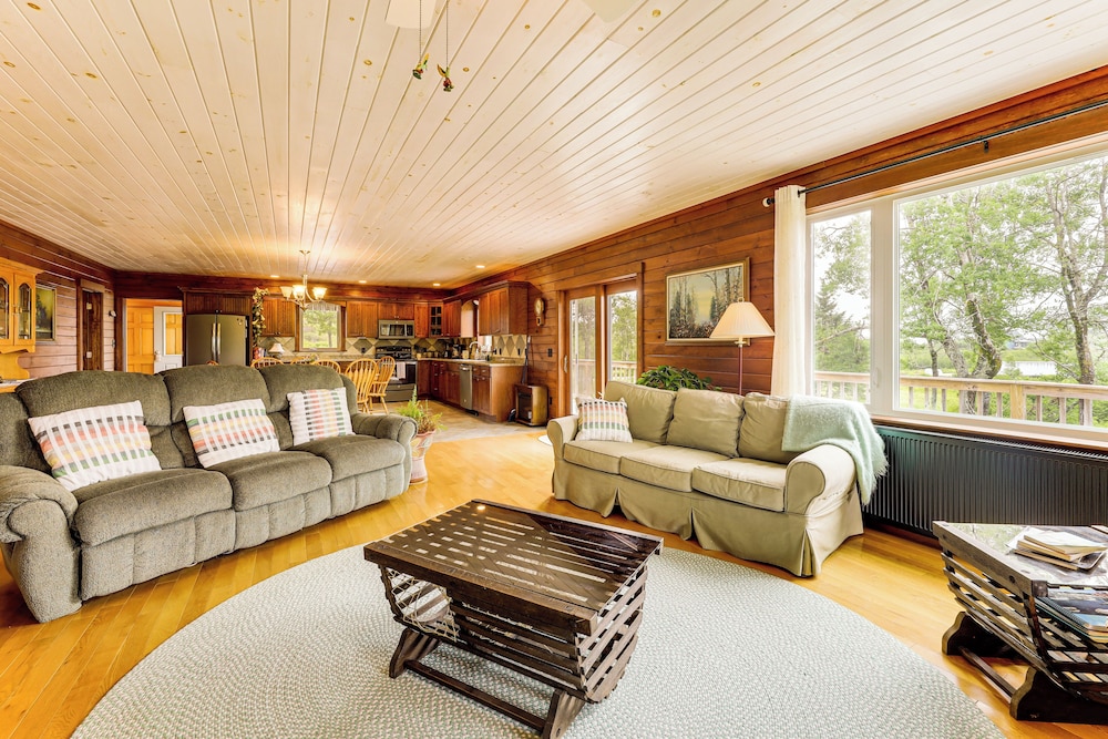The Hideaway in Downeast Maine: Walk to Ocean