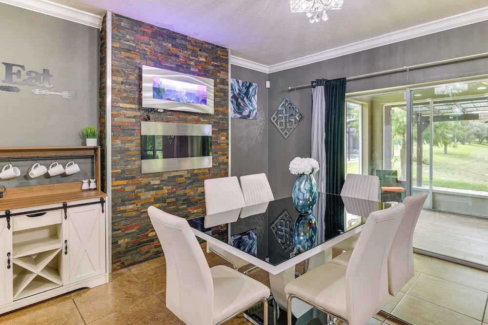 Sleek Family Home Near Orlando Theme Parks