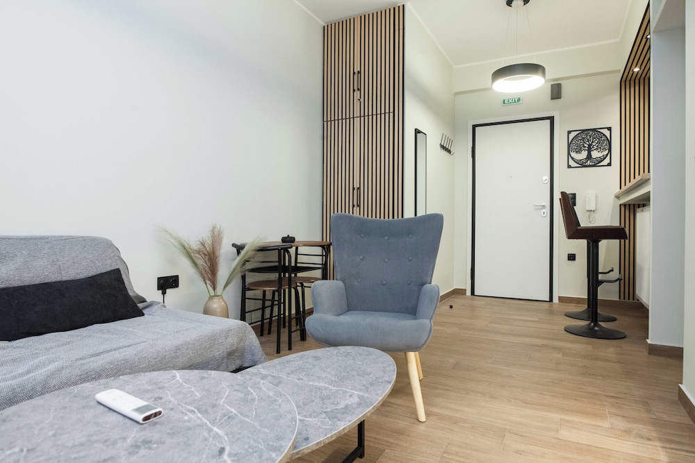 Fresh Modern 1 Bd Apt in Vibrant Patisia