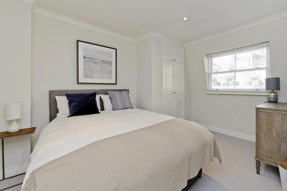 Sweet Marble Arch 2 Bedroom Mews House