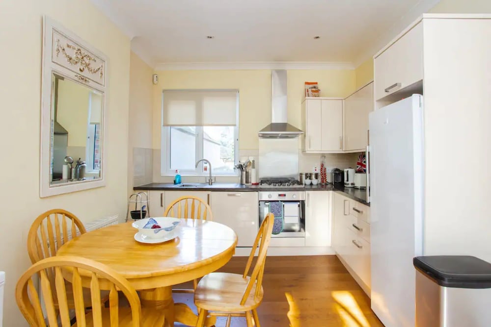 Peaceful 2 Bedroom Apartment in Affluent Fulham