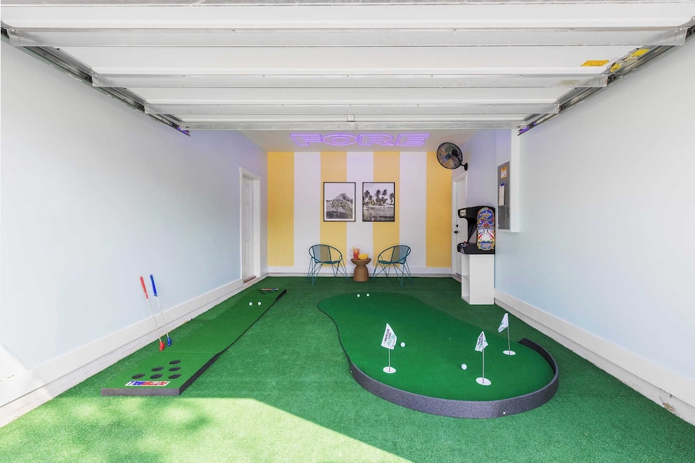 Hot Tub, Firepit, Putting Green Near the Beach Vilano Fairway by Avantstay