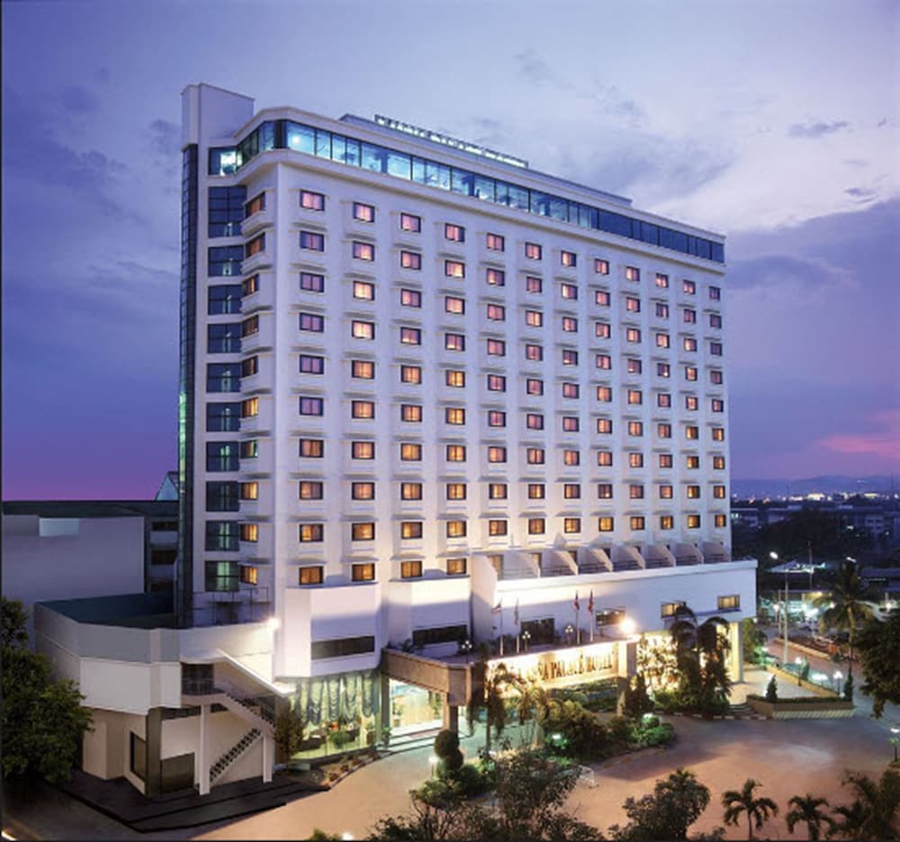 Lanna Palace 2004 Hotel - Image 1