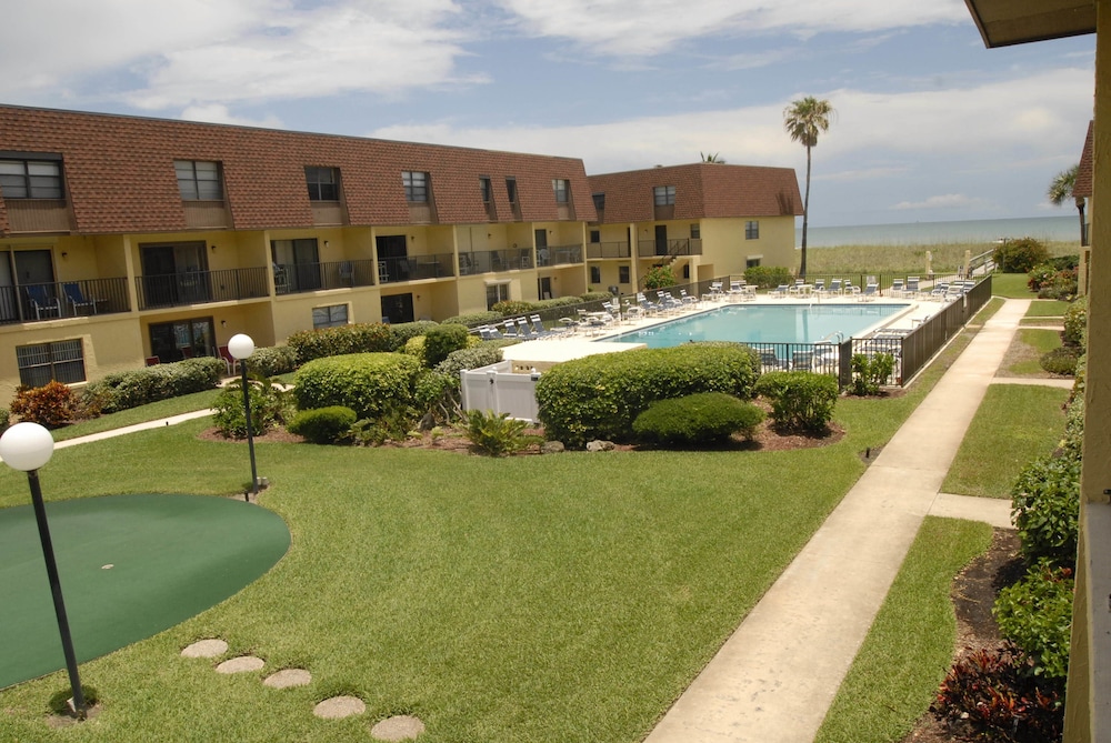 Cocoa Beach Club by Happy Palm Stays