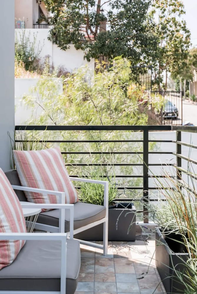 Hollywood Hills Heatpool BBQ Prime Location